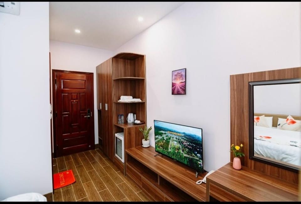 Bed, TV and multimedia, Photo of the whole room, Bedroom, wardrobe