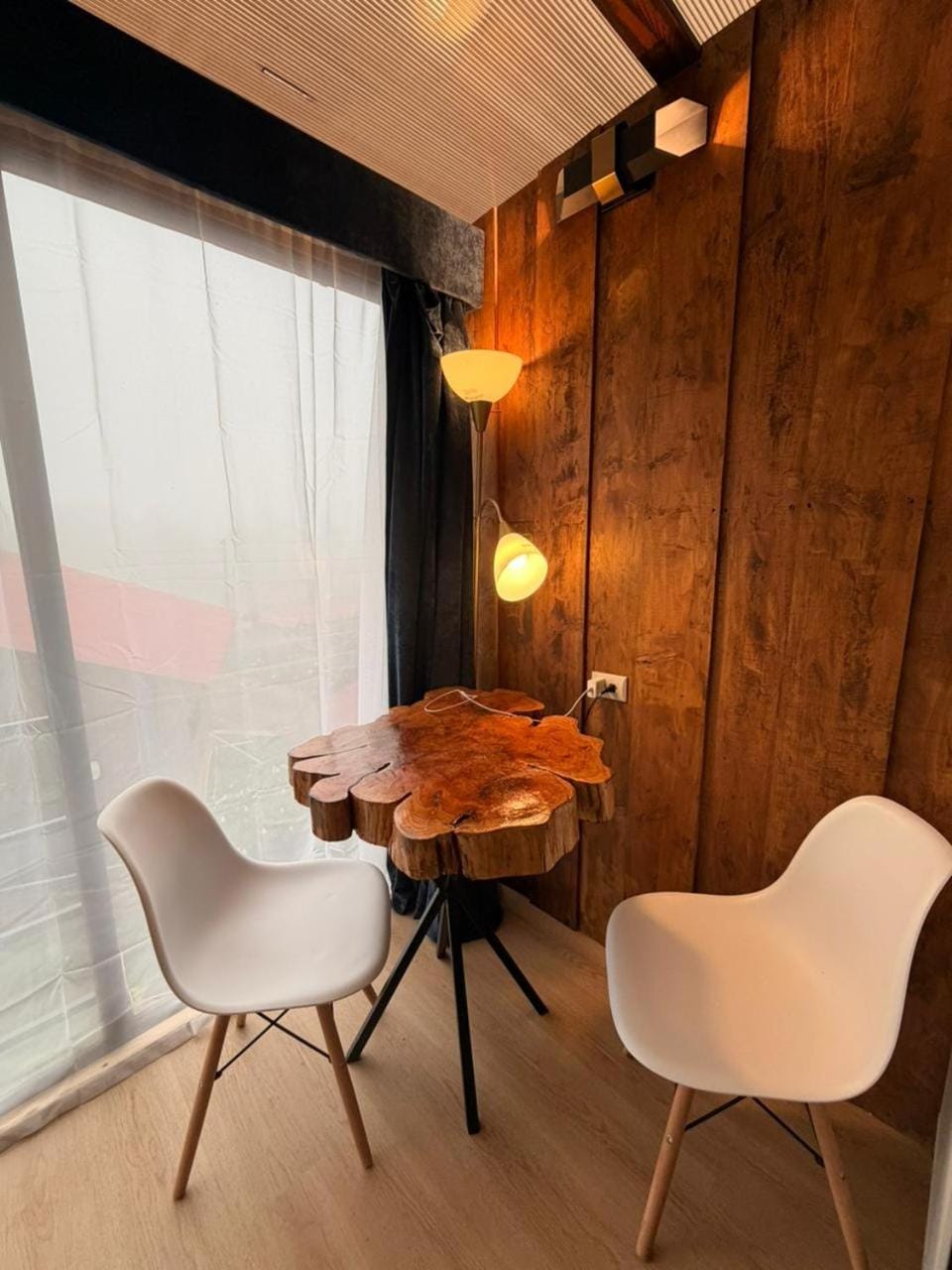 Seating area, Dining area