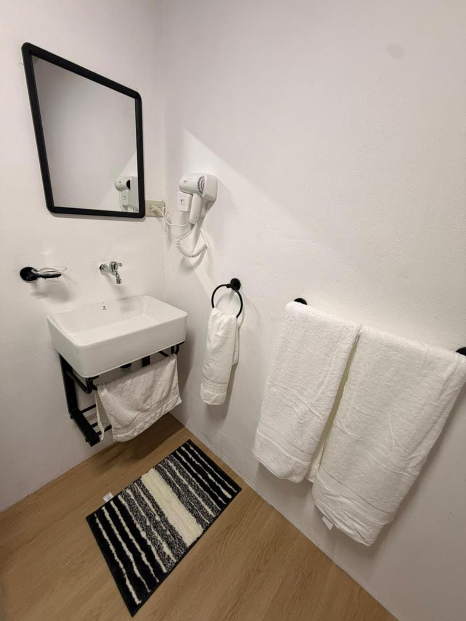 Bathroom, towels