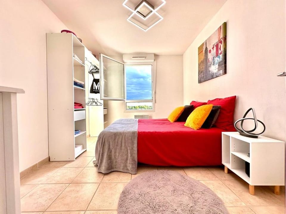 Bed, Photo of the whole room, Seating area, Bedroom, wardrobe