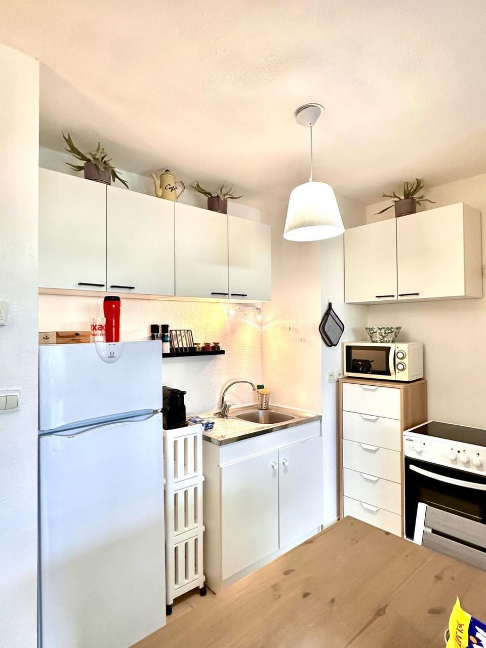 Kitchen or kitchenette, Dining area, minibar, pet friendly, stove