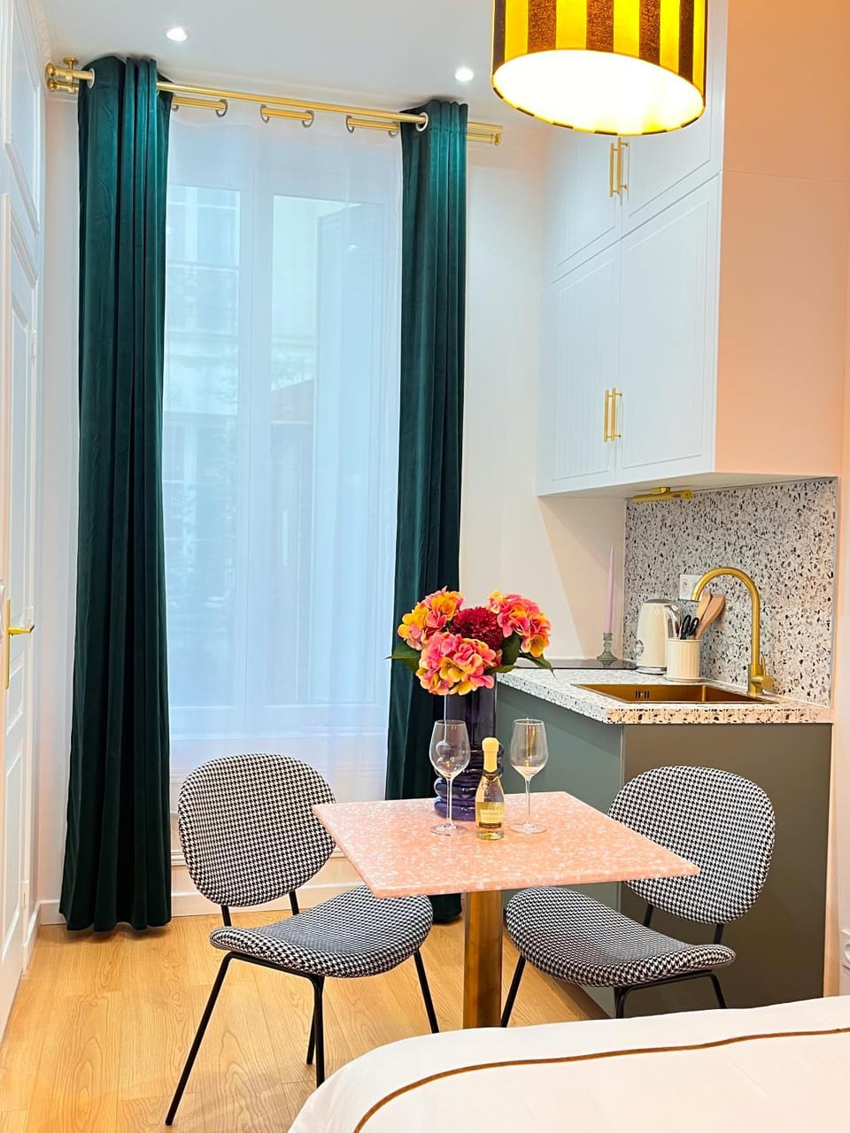 Studio Design Chic Central Paris Apartment in Paris