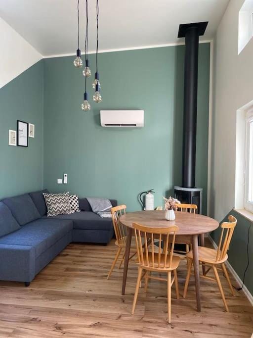 Living room, Seating area, Dining area, air conditioner