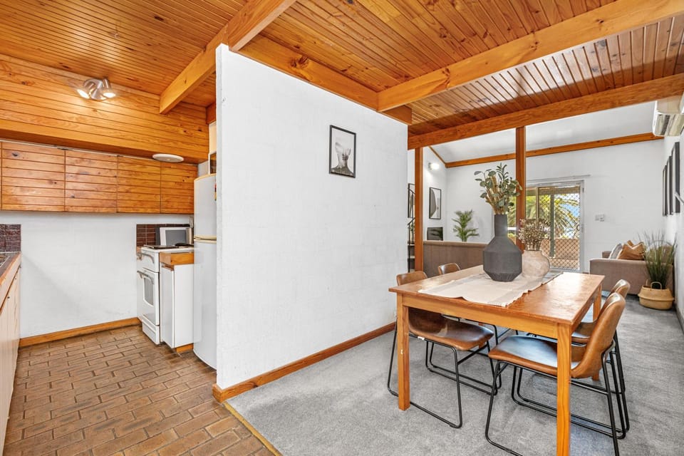 1 Cottesloe - steps from beach - sleeps 3 WIFI Apartment in Perth
