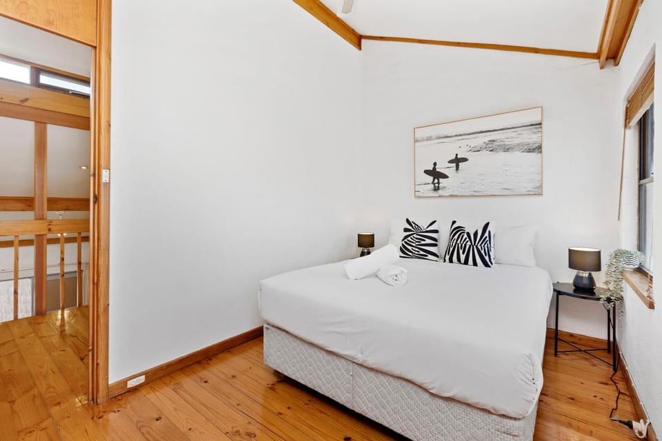 11 Cottesloe - steps from beach - sleeps 3 Apartment in Perth