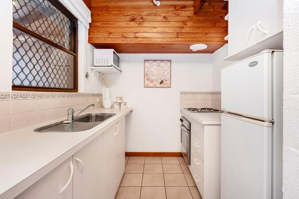 11 Cottesloe - steps from beach - sleeps 3 Apartment in Perth