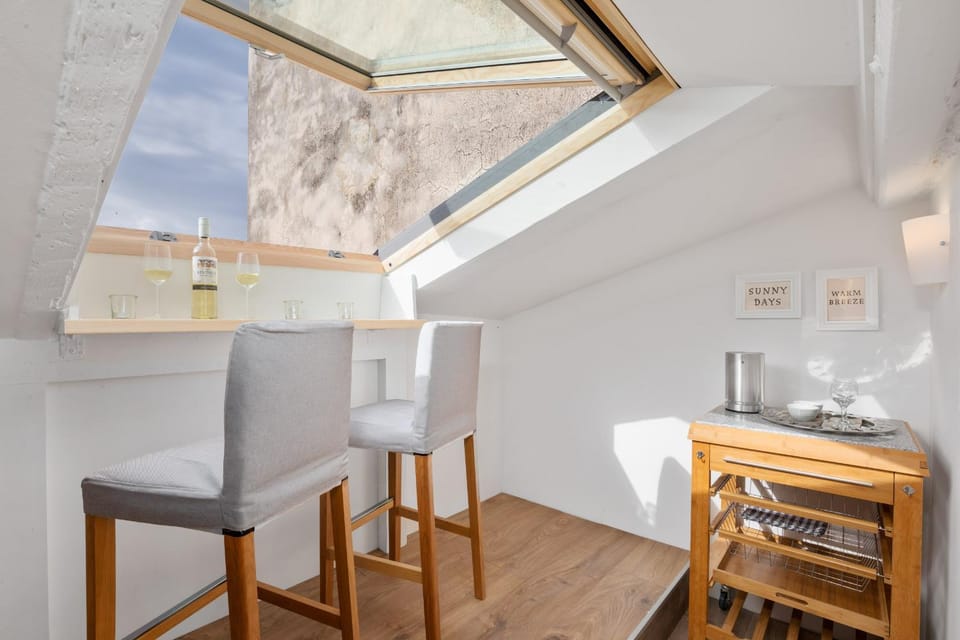 Seating area, City view, Landmark view, Sea view