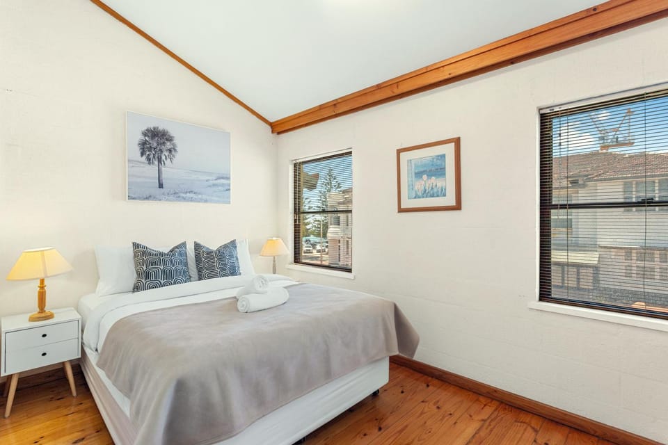 13 Cottesloe - steps from beach - sleeps 3 Apartment in Perth