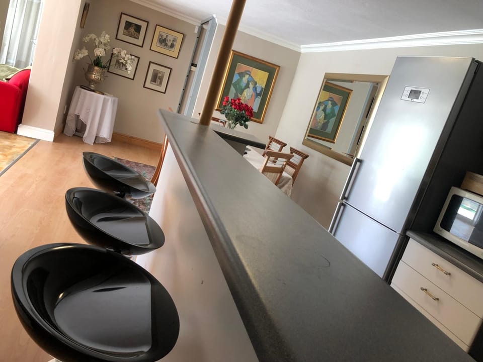 Dusk 2 Dawn Self Catering Guest House Apartment in Cape Town