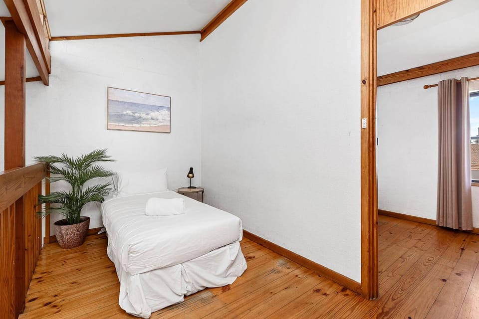 16 Cottesloe - steps from beach - sleeps 3 Apartment in Perth