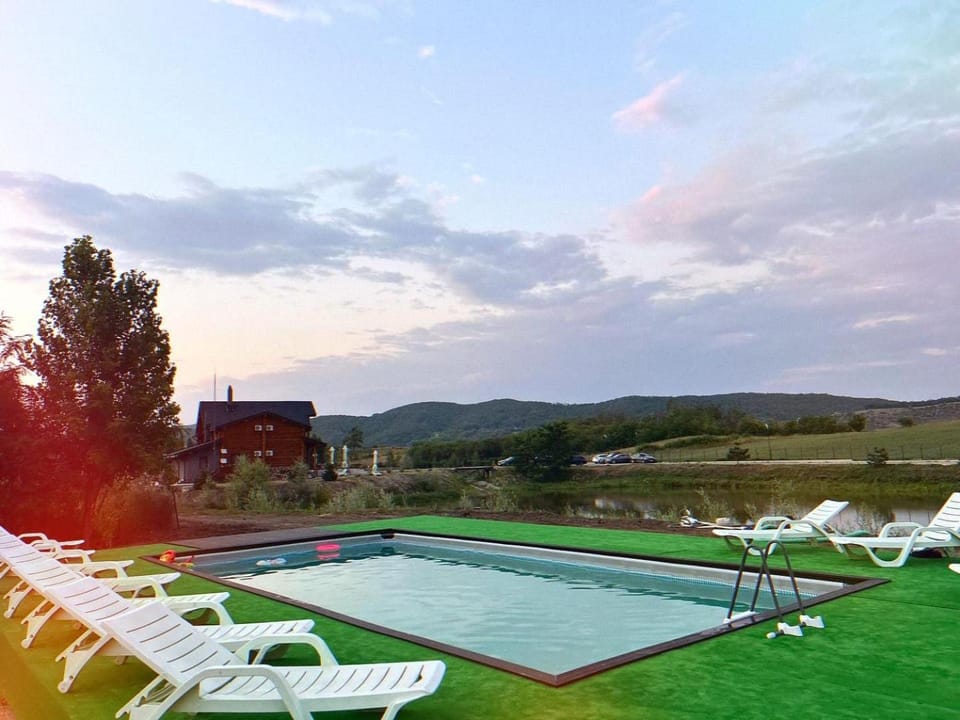 Day, Natural landscape, Mountain view, Pool view, Swimming pool, sunbed
