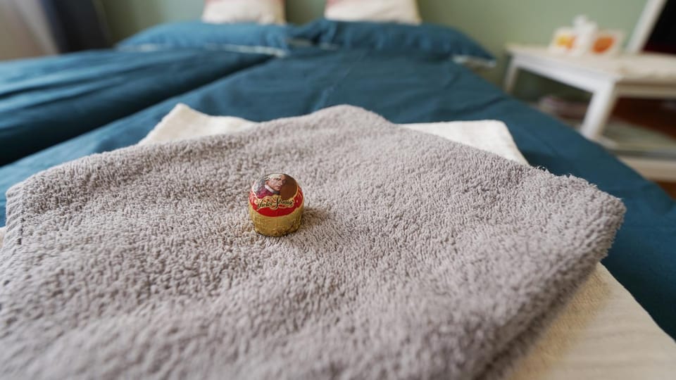 Bed, Photo of the whole room, Bedroom, towels