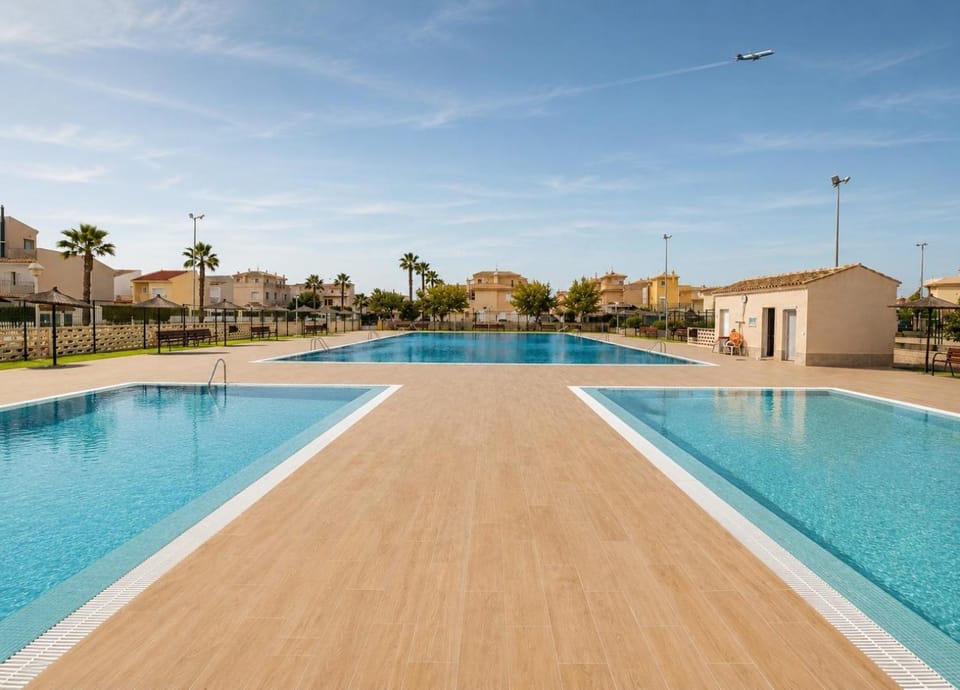 Day, Swimming pool