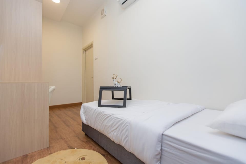 Bed, Photo of the whole room, Bedroom, air conditioner