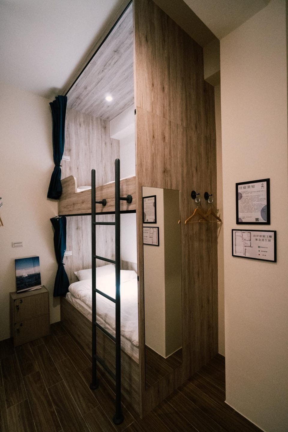 Bed, Photo of the whole room, Bedroom, bunk bed