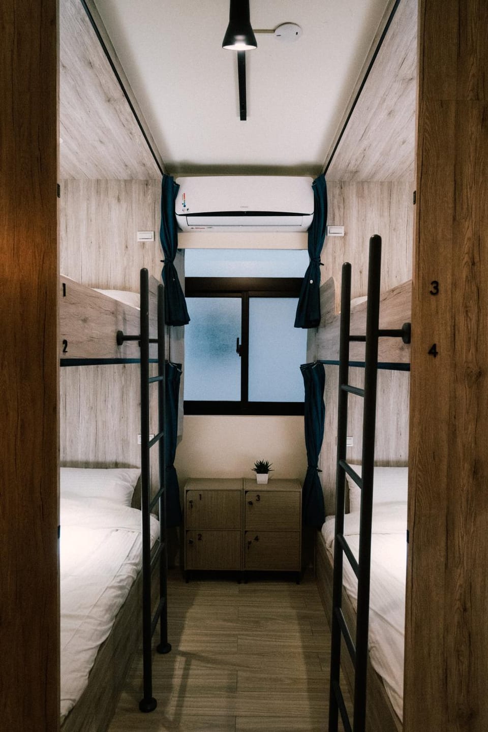 Bed, Photo of the whole room, bunk bed