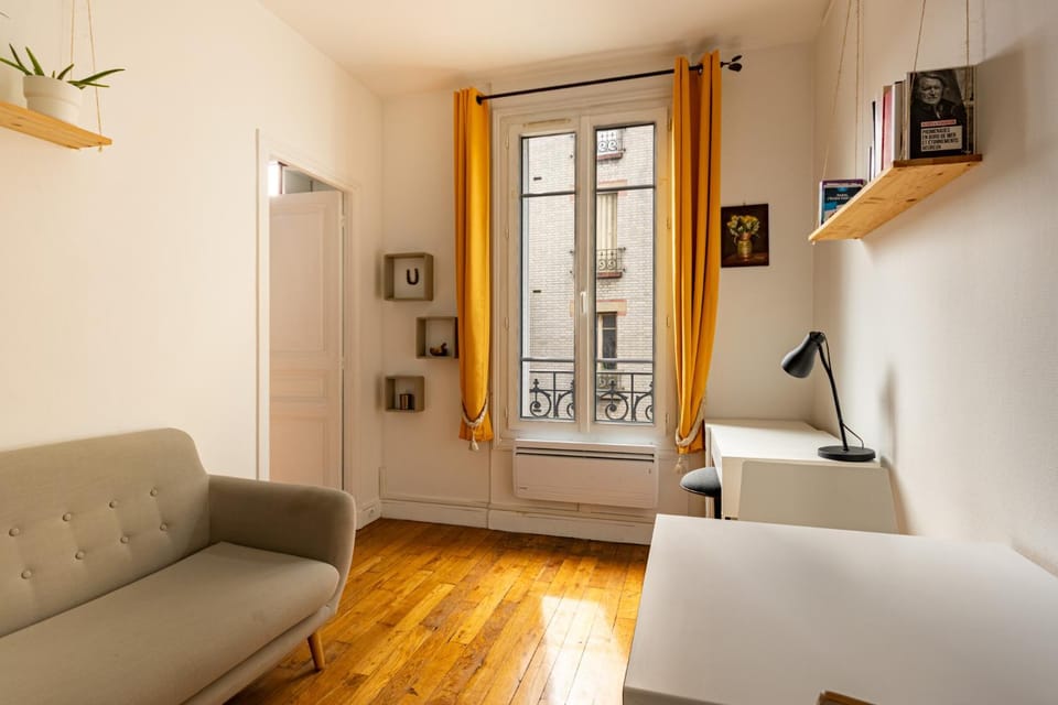 Living room, Seating area, hair dresser