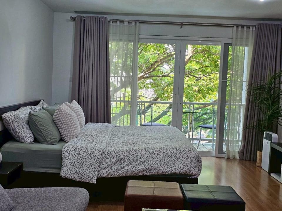 Bed, Balcony/Terrace, Photo of the whole room, Bedroom