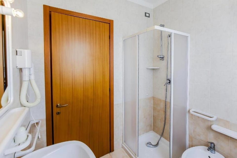 Shower, Toilet, Bathroom, bidet, heating