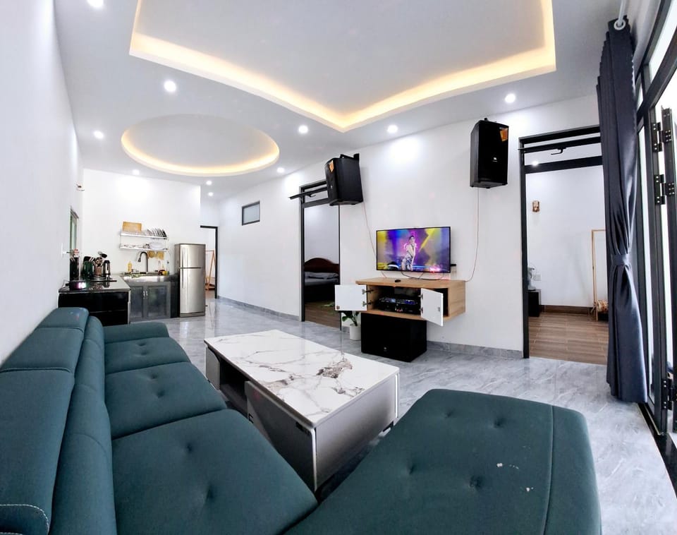Communal lounge/ TV room, TV and multimedia, Kitchen or kitchenette, Living room