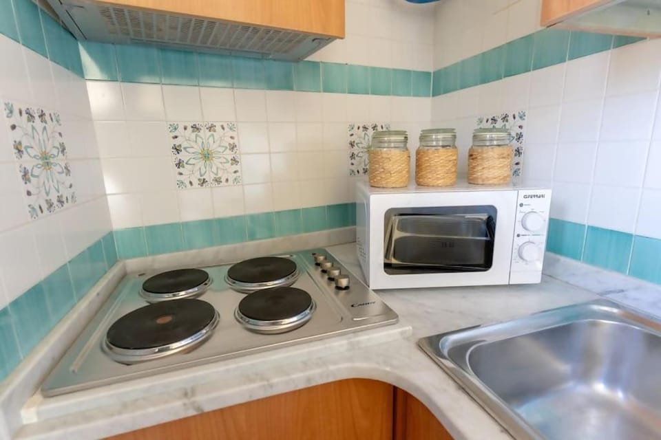 Kitchen or kitchenette, pet friendly, stove