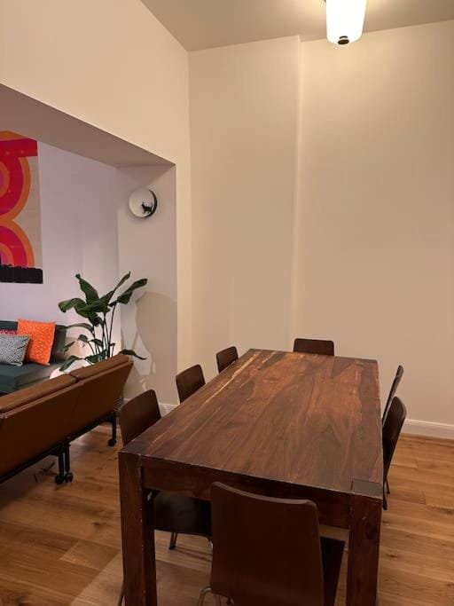 Seating area, Dining area