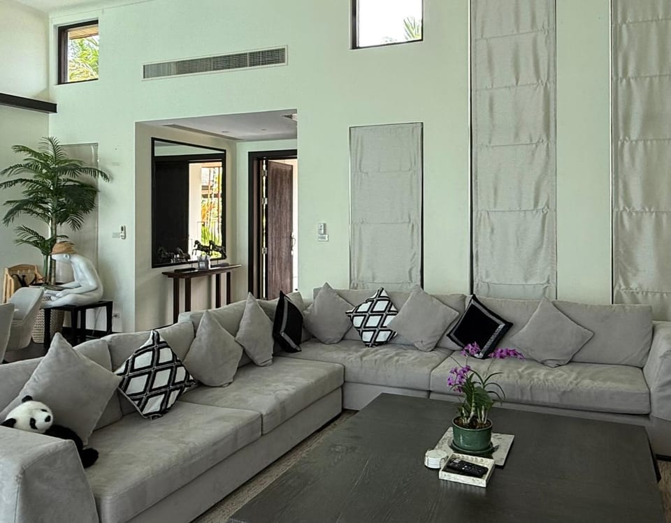Vic's Villa at Baan Mandala -Pool Villa A- Walk to Bangtao Beach, Supermarkets and Restaurants Apartment in Choeng Thale