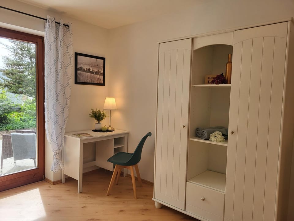 Bedroom, wardrobe