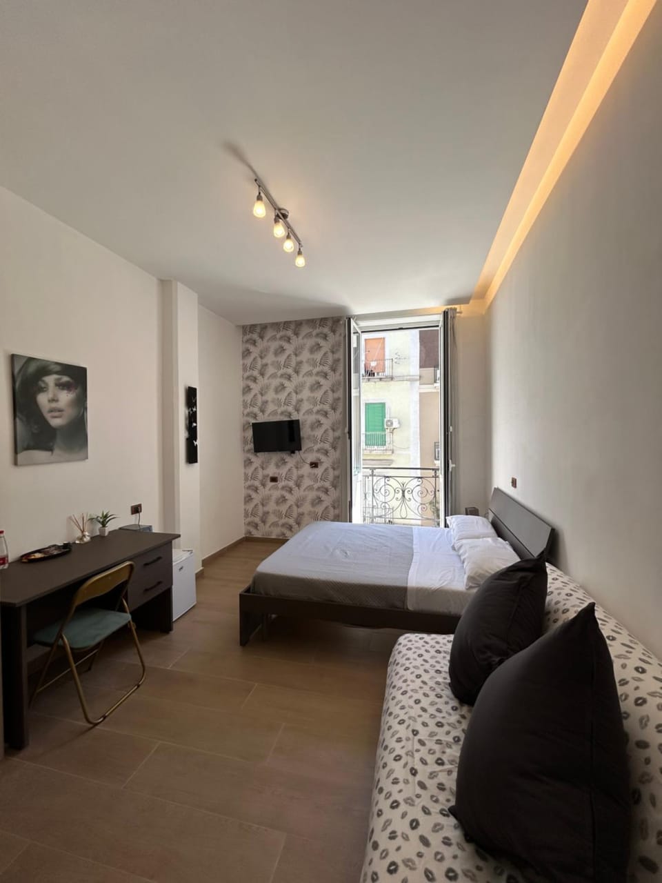 Photo of the whole room
