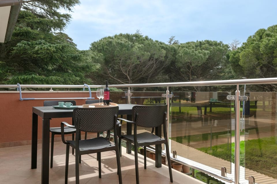 View (from property/room), Balcony/Terrace, Food and drinks, Dining area