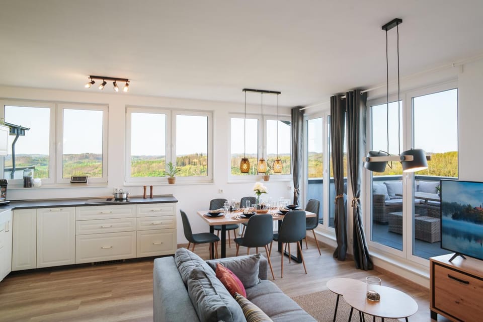 Natural landscape, TV and multimedia, Kitchen or kitchenette, Living room, Seating area, Dining area
