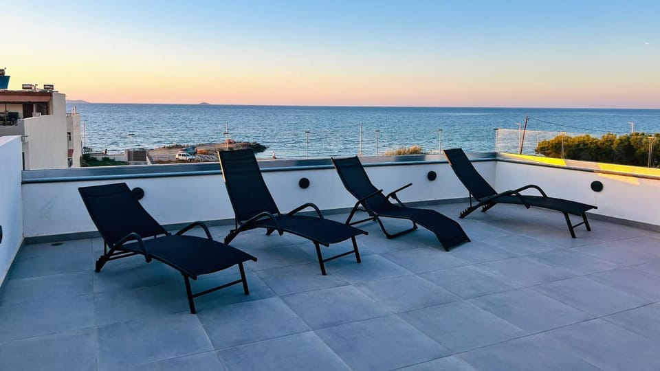 View (from property/room), Balcony/Terrace, Sea view, sunbed