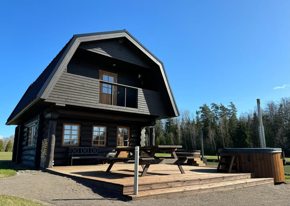 Property building, Hot Tub