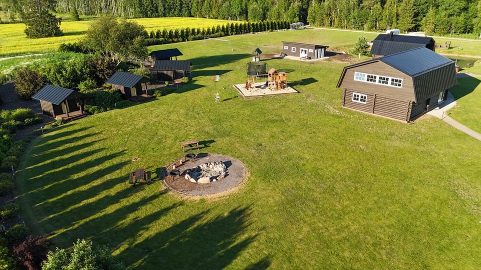 Property building, Spring, Day, Natural landscape, BBQ facilities, Garden, Garden view