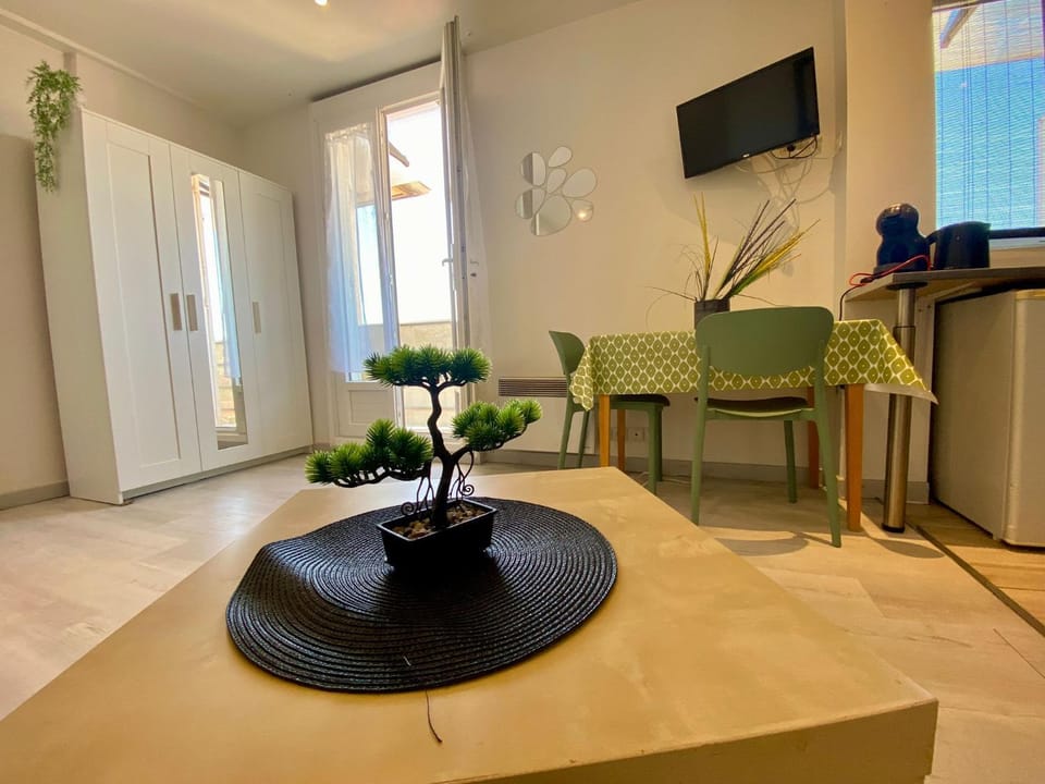 Communal lounge/ TV room, TV and multimedia, Living room, Seating area