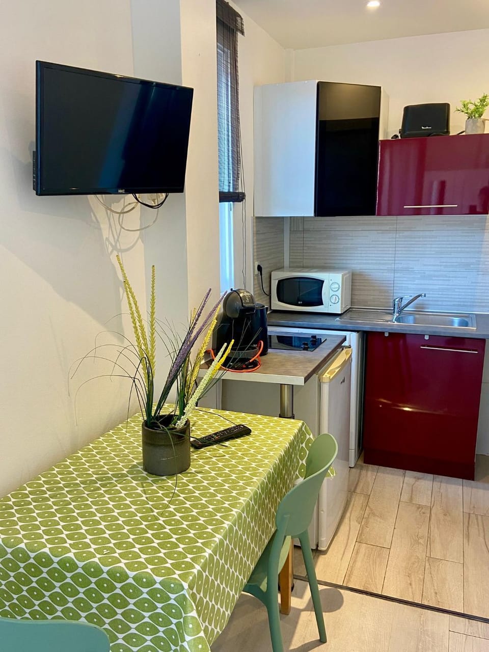 TV and multimedia, Kitchen or kitchenette, Dining area, minibar