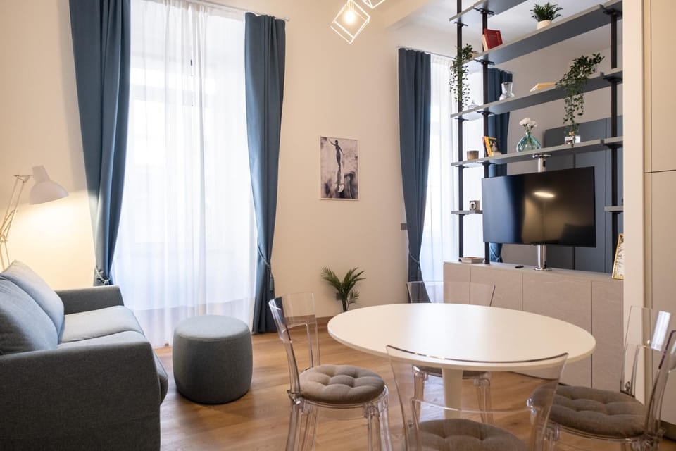TV and multimedia, Living room, Seating area, Dining area