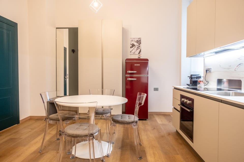 Kitchen or kitchenette, Dining area, oven, pet friendly, stove