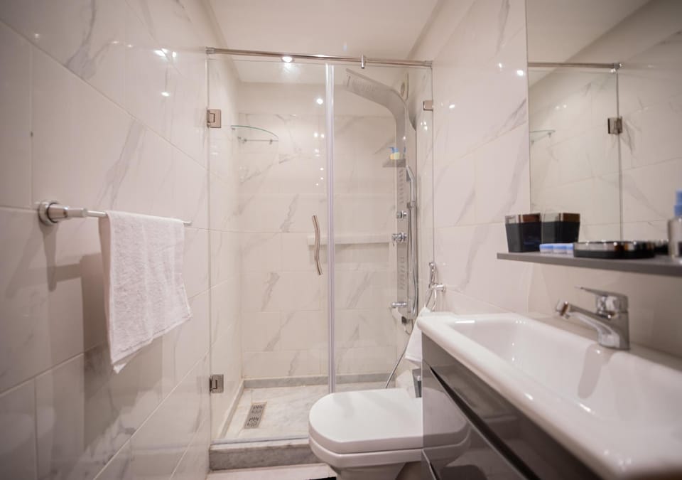 Shower, Bathroom, towels