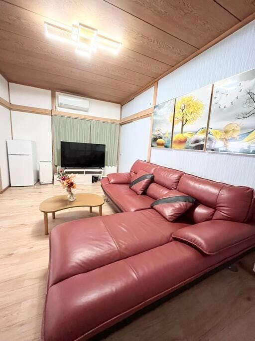 源泉かけ流し温泉付き貸し切り別荘白浜観光に最適の立地14名宿泊可能 House in Japan