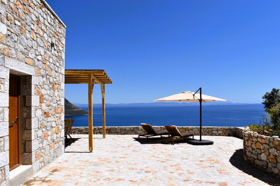 Property building, Patio, Day, Natural landscape, Garden, Garden view, Mountain view, Sea view, Sports, sunbed