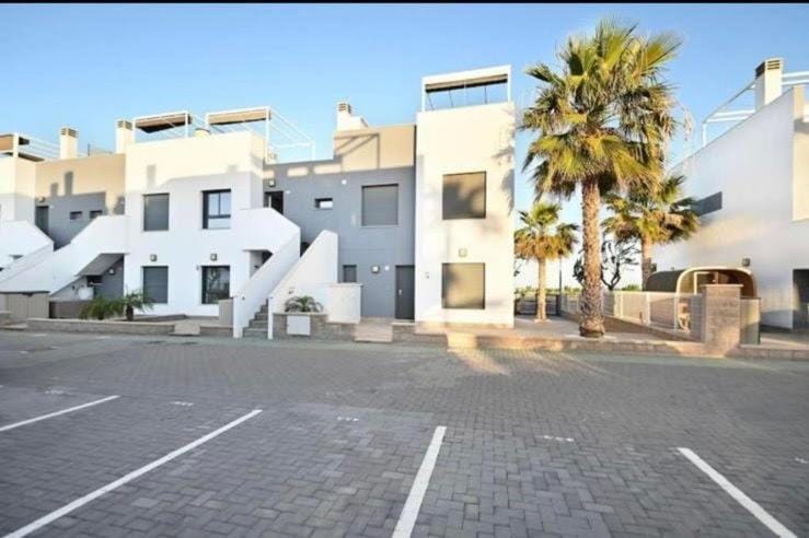 Property building, Neighbourhood, Location