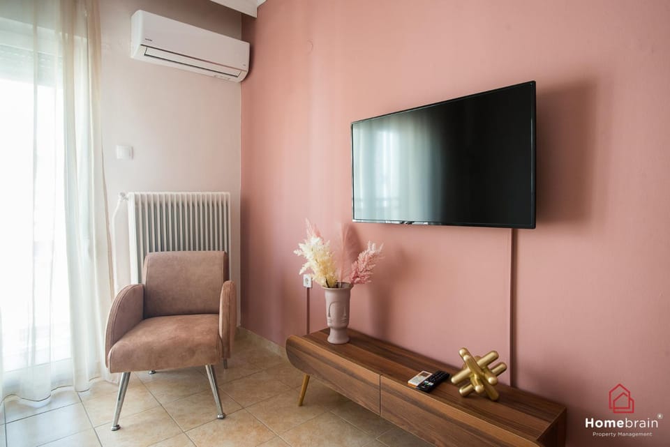 TV and multimedia, Living room, Seating area, air conditioner