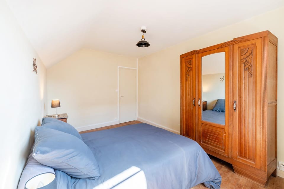 Bed, Photo of the whole room, Bedroom, wardrobe