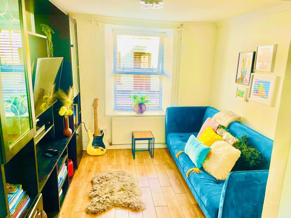 TV and multimedia, Living room, Evening entertainment