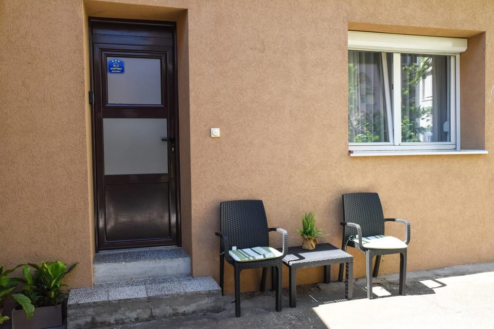 Property building, Facade/entrance, Balcony/Terrace