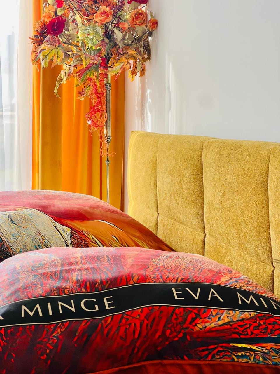 Bed, Seating area, Bedroom
