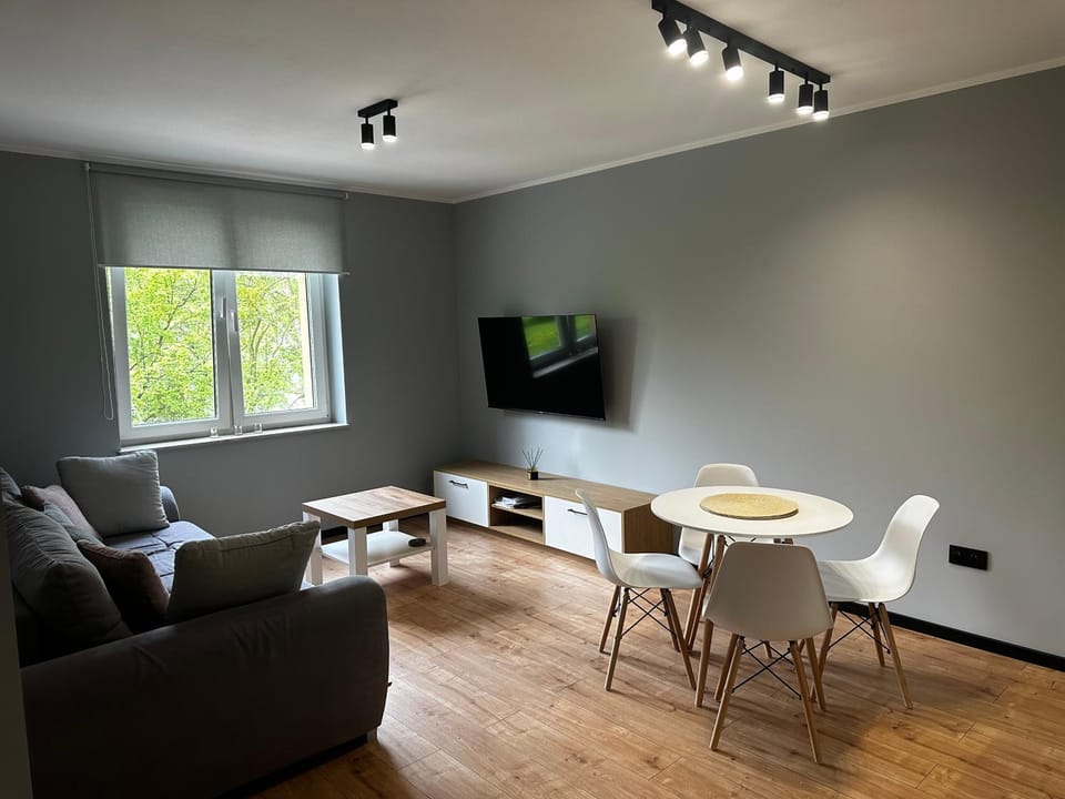 TV and multimedia, Living room, Seating area, Dining area