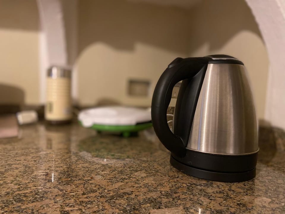 Coffee/tea facilities, Breakfast