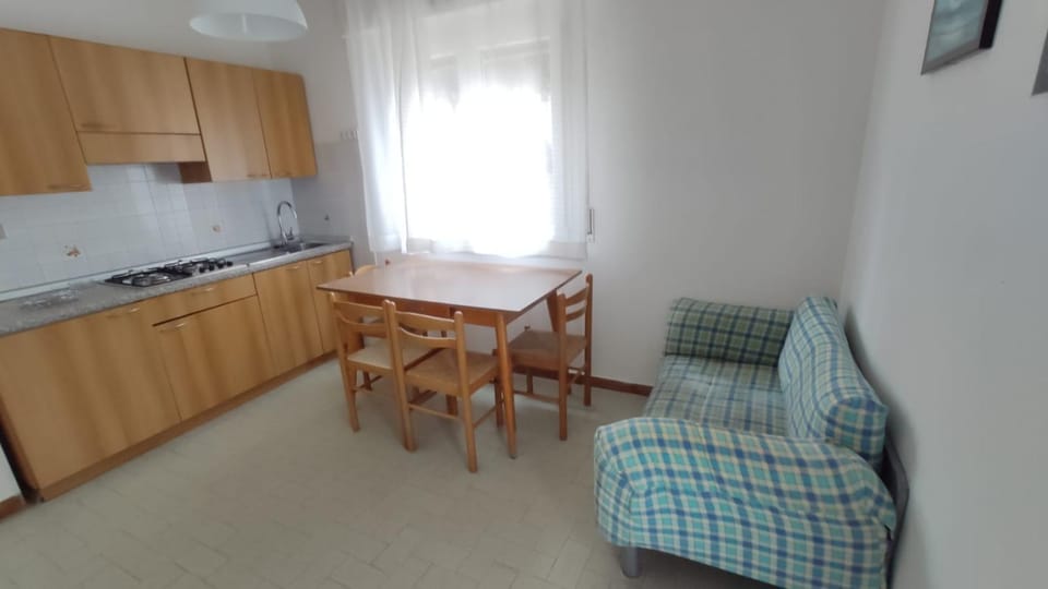 Kitchen or kitchenette, Living room, Seating area